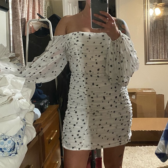 ASOS DESIGN ruched bodycon mini dress with balloon sleeves in polka dot size 10 - Picture 5 of 9